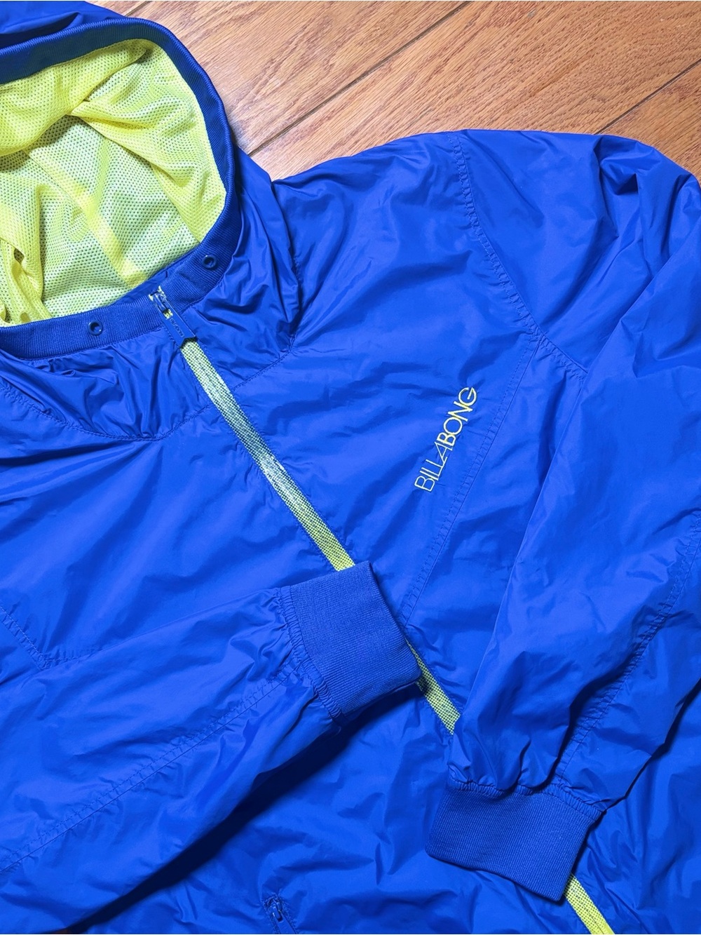 Vintage Y2K Men’s Billabong Blue and Neon Yellow Windbreaker Jacket
